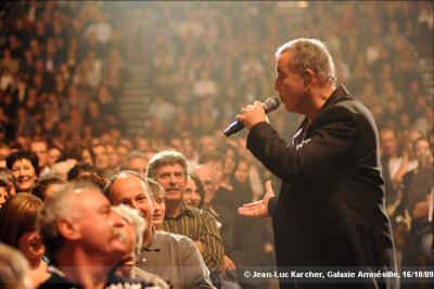 Bernard Lavilliers avec les 2000 Choristes au Galaxie Amnéville en 2009 - photo 1