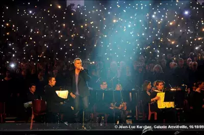 Bernard Lavilliers avec les 2000 Choristes au Galaxie Amnéville en 2009 - photo 4